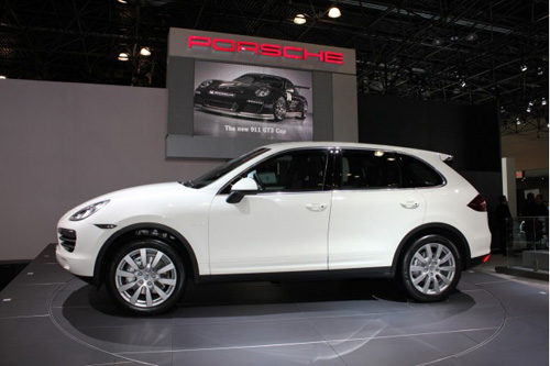 cayenne-hybrid-autoshow