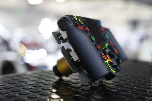 03_Porsche_stuur_919_Hybrid